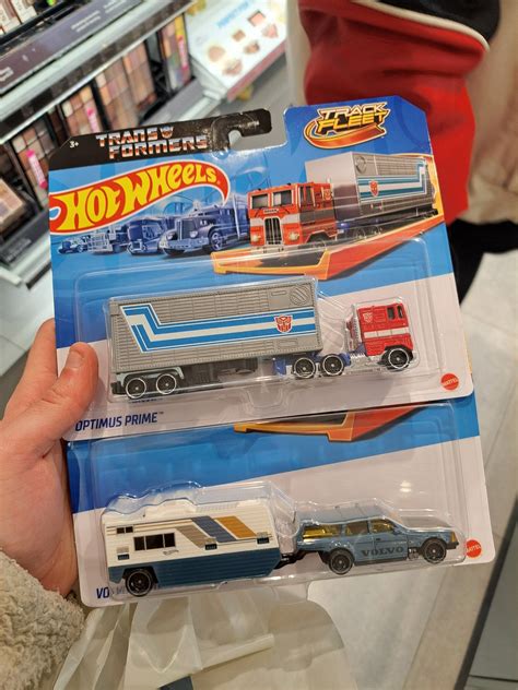 Se Produkter Som Liknar Hot Wheels Track Fleet Tran P Tradera