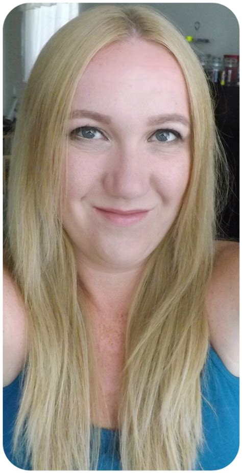 ultimate chic Pudrový makeup Holika Holika Naked Face recenze