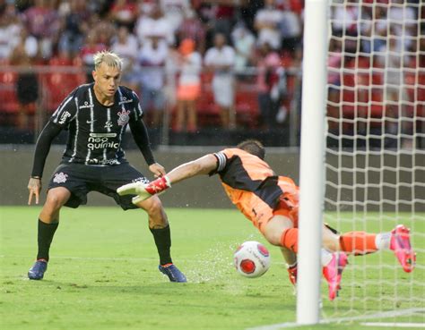 Ídolo Do Corinthians Diz Que Róger Guedes Não Pode Ser Centroavante E