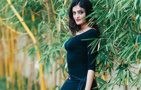 Обои girl hot sexy eyes smile beautiful figure model на телефон и рабочий стол раздел