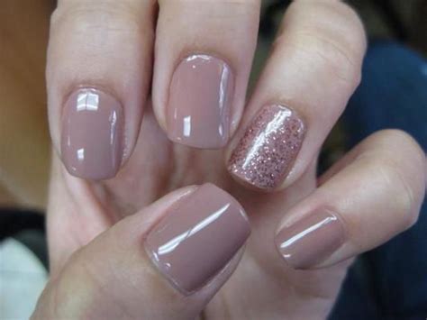 La manucure en couleur nude idées originales pour votre nail art nu