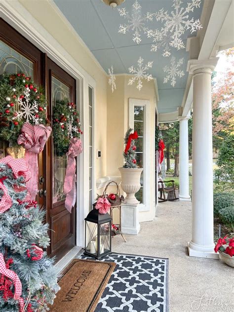 Easy Outdoor Christmas Decorations That Give You Big Bang For Your Budget