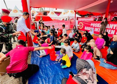 Presiden Jokowi Kembali Kunjungi Korban Gempa Cianjur Sapa Anak Anak