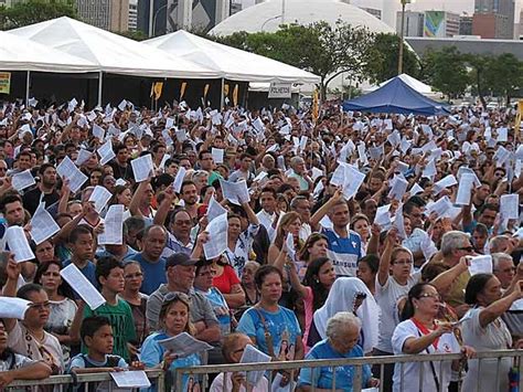 G1 Fiéis celebram dia de Nossa Senhora Aparecida missa na