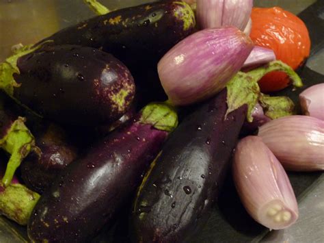 Un peu gay dans les coings Aubergines et échalotes farcies aux noix de cajou et épices indiennes