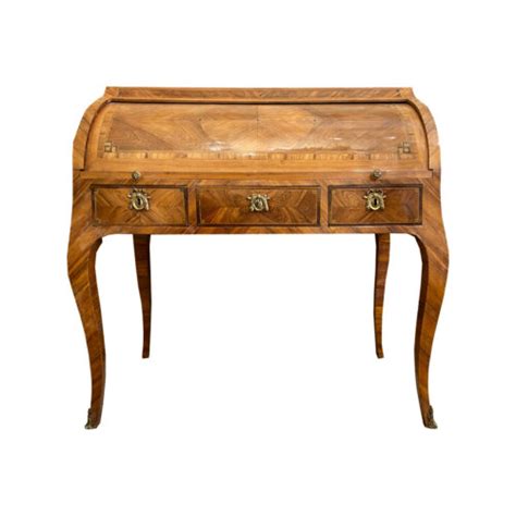 Élégant bureau à cylindre estampillé Pierre Roussel dépoque Louis XV