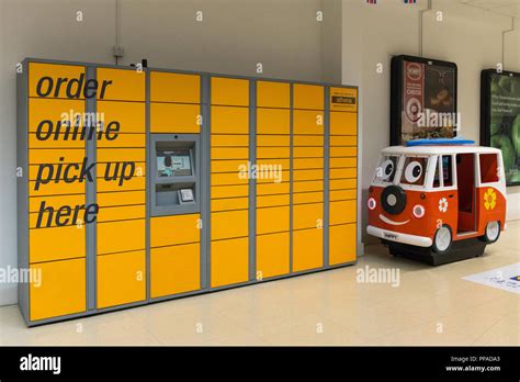 Amazon Pick Up Point Stock Photos & Amazon Pick Up Point Stock Images ...