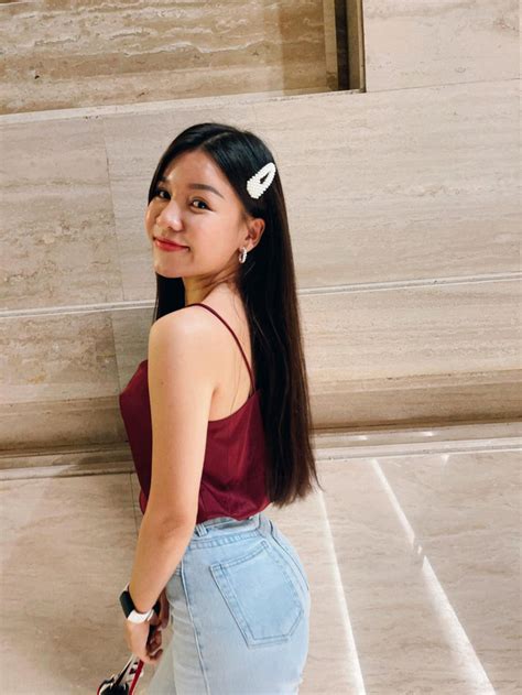 Bị chỉ trích mặc bikini tập gym bạn gái Đặng Văn Lâm nói gì Saostar vn