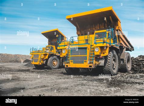 mining dumper  sinotruck howo  wheels mining dumper truck