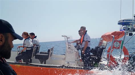 Savona Capitaneria Un Salvataggio In Mare Al Giorno La Stampa