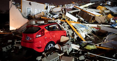 Al Menos Seis Muertos Y Heridos Tras El Paso De Un Devastador