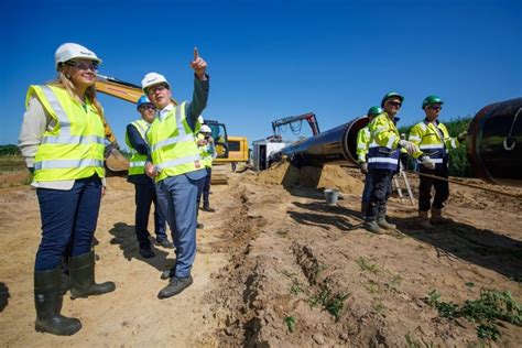 Eu Commissioner Kadri Simson Visits Fluxys Work Site For A New Natural