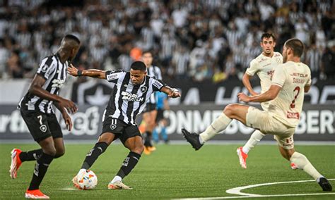 Universitario Perdi Su Invicto Cayeron Por Ante Botafogo Por La