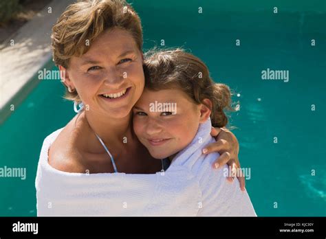 13 to 14 years bikini Fotos und Bildmaterial in hoher Auflösung Alamy