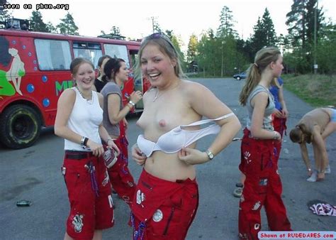 Oops Caught Undressed Porn Pictures Xxx Photos Sex Images Pictoa