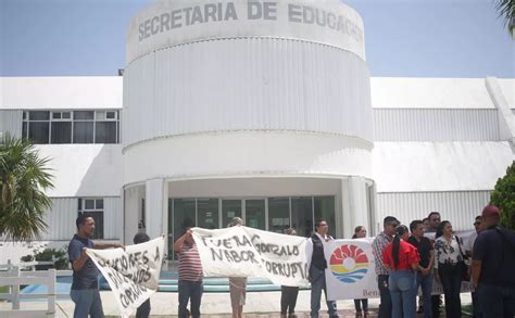 Docentes Piden Restituci N De Maestro Acusado De Acoso En Canc N