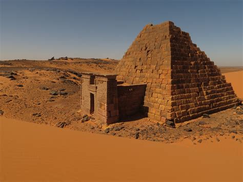 Sudan - Meroe Pyramids | African History & Natural Landmarks