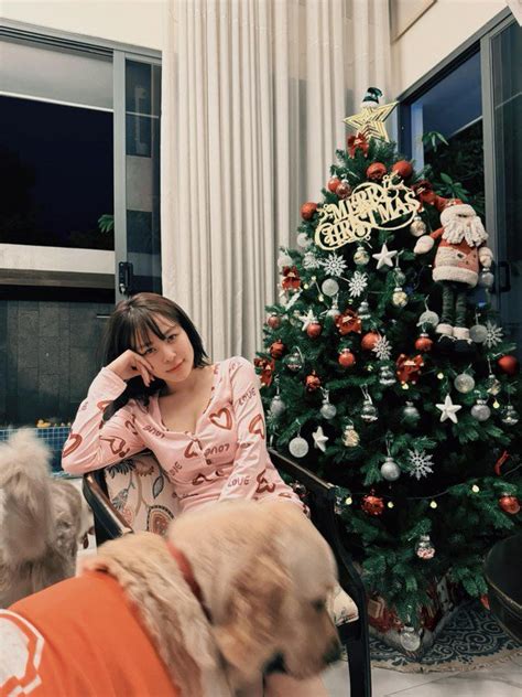 Dàn hot girl mạng xã hội khoe ảnh Giáng sinh đẹp đến nao lòng