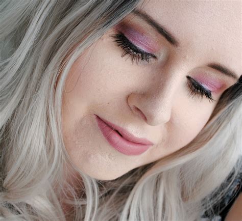 Ninozia When In Doubt Wear Pink Lipstick MOTD Nude Du Jour Produktlista