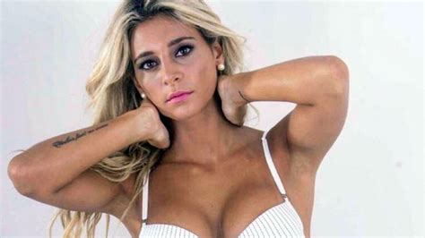 Un Fuego La Foto De Sol P Rez En Bikini En La Playa Infobae