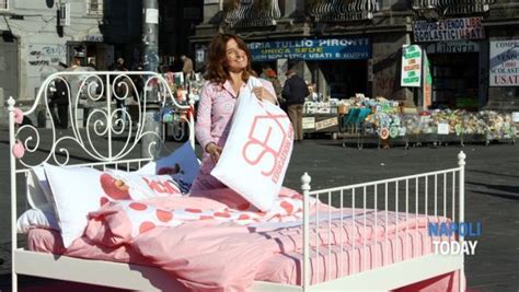 Sex Educational Show A Piazza Dante
