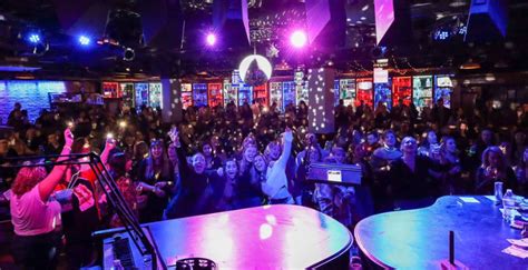 Howl At The Moon Chicago | Food, Drinks, Live Music & More