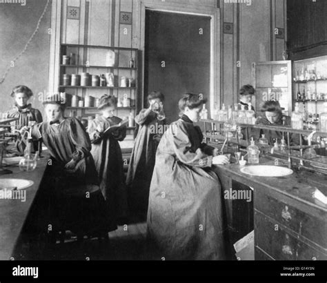 Frauen um 1900 -Fotos und -Bildmaterial in hoher Auflösung – Alamy