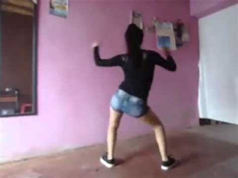Jovencita es descubierta bailando hot en su cuarto Perú YouTube
