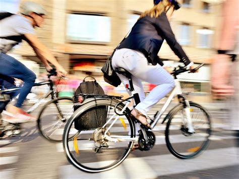 Bike Commuting for Beginners: Tips and Tricks | Reader's Digest Canada