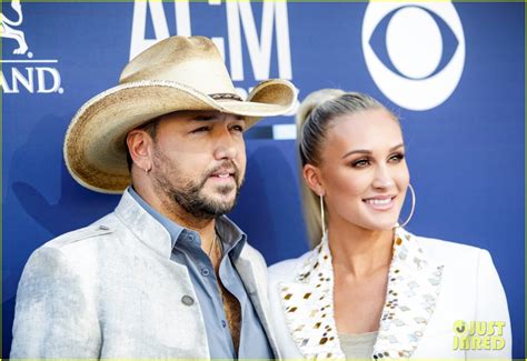 Jason Aldeans Wife Brittany Walks Acm Awards Carpet With Him Photo