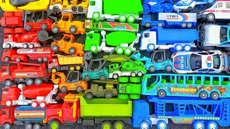 Mengumpulkan mobil molen, mobil polisi, ambulan, pesawat, kereta, truk ...