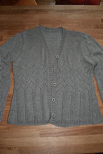 Ravelry 08 Cardigan Mit Lochmuster Pattern By Lana Grossa