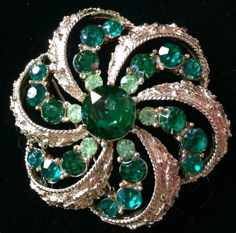 Vintage Coro Emerald Green Rhinestone Brooch By Vintbijoux On Etsy