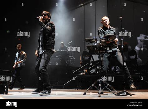 Mike Shinoda And Chester Bennington Of Linkin Park Perform At The Bank