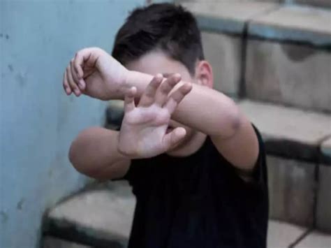 Minor boy hostage stripped half naked beaten brutally haridwar harki paidi ganga darshan नबलग