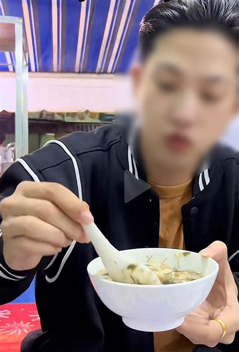 Tranh cãi dữ dội giữa đại chiến nhà hàng và hot Tiktoker review Saostar vn