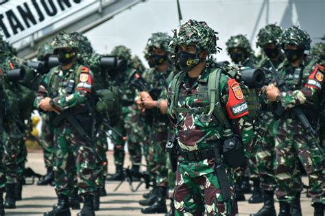 Latihan Perang Di Sumatera Prajurit Kostrad Siap Tempur