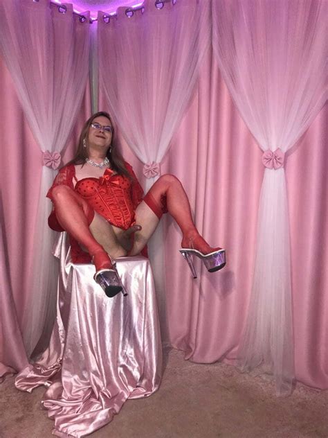 Joanie A Mature TV Models Her Red Fredericks Corset Photo AShemaletube