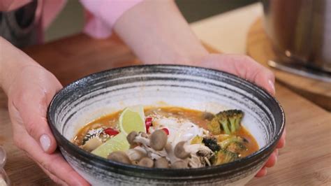 Азиатска супа с броколи и гъби