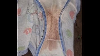 Estaba en sus días y dejo el calzón menstruado XVIDEOS