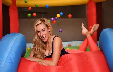 Обои girl young beautiful sweet blonde joyfully на телефон и рабочий стол раздел девушки