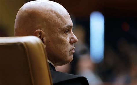 Alexandre de Moraes ordena suspensão imediata do X no Brasil Alexandre