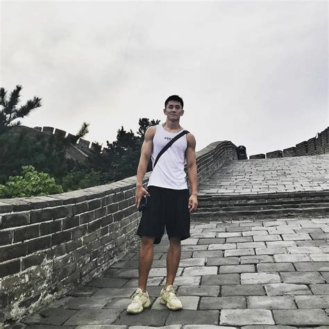 HLV hot nhất MXH Trung Quốc Điển trai cao 1m86 thân hình khiến các cô gái xịt máu mũi