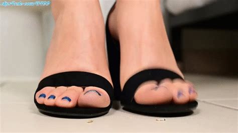 4K Custom Karly Salinas Catches 3 Intruders MP4 Amateur Soles Giantess And Footjobs