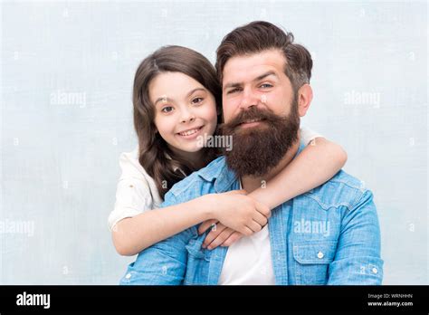 Abrazo En Familia El Fortalecimiento De La Relación Padre Hija Niño Y Papá Mejores Amigos Las