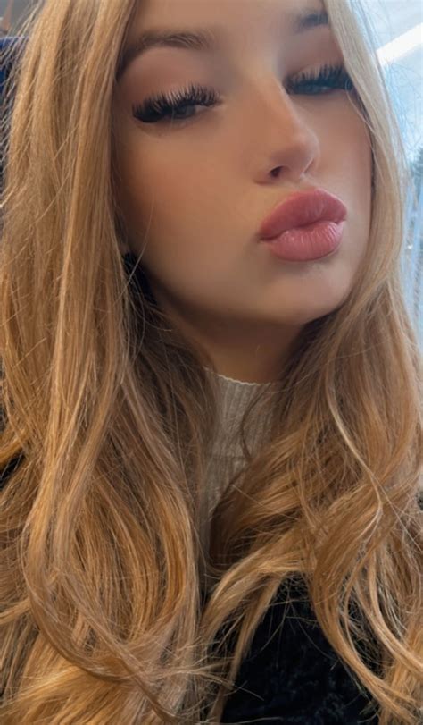 Goddess Dani On Twitter Hottest Brat Who Will Fuck Your Wallet Right Here Findom Paypig Finsub