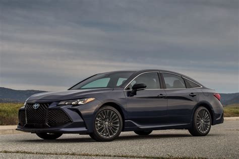 2021 Toyota Avalon Hybrid Review - GearOpen.com