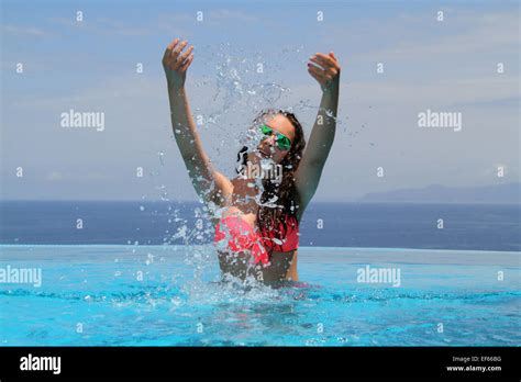 Attractive Teenage Girl In Bikini Fotos Und Bildmaterial In Hoher Aufl Sung Alamy