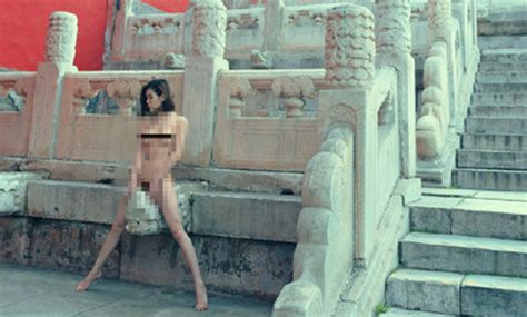 China Debates Whether Nude Photography Is Art