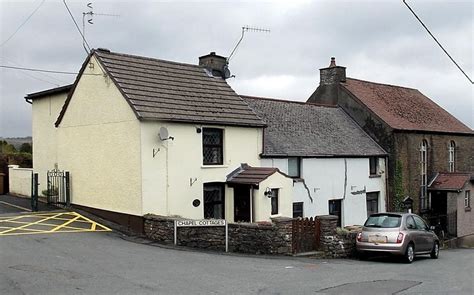 Chapel Cottages Gelligaer © Jaggery Cc By Sa20 Geograph Britain